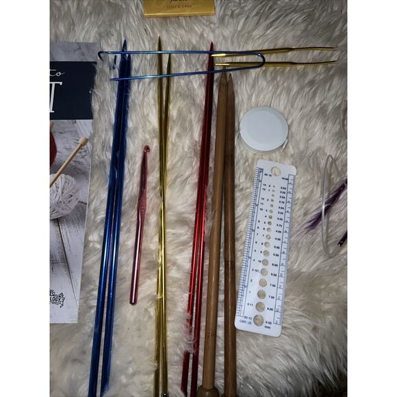 Knitting Needles Lot Diff Colors And Sizes One New K Crochet Hook Book Plus More - Picture 4 of 16